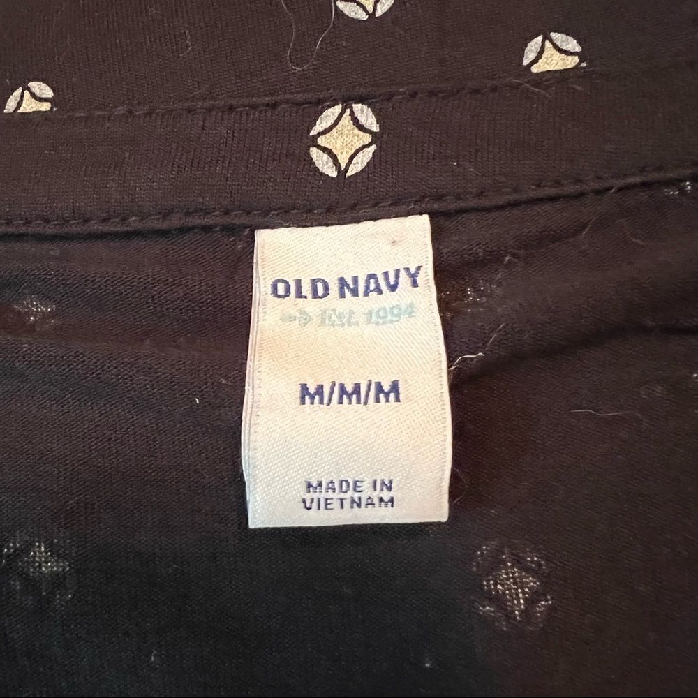 3 for $30! Old navy patterned blouse - Picture 4 of 10